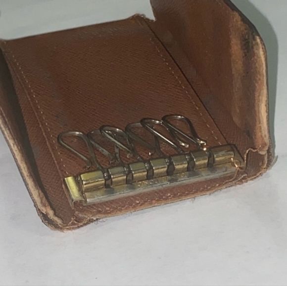Authentic Louis Vuitton 6 Key/Card Holder - Picture 12 of 13